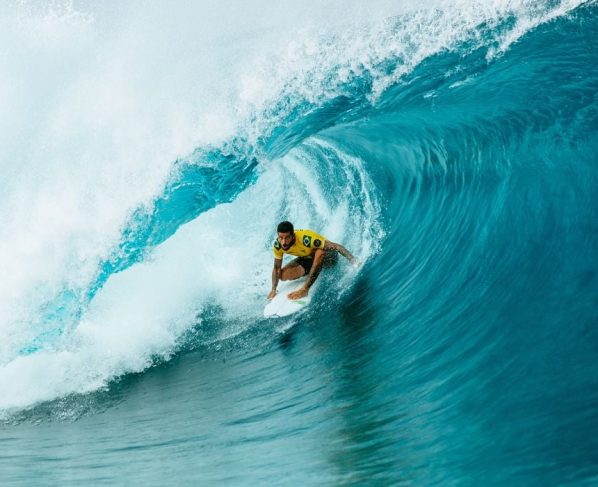 Filipe Toledo, Outerknown Tahiti Pro, surfe Por: Damien Poullenot/World Surf League/Direitos Reservados