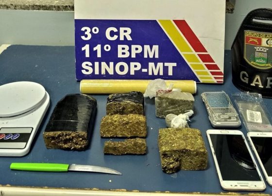 Casal foi preso com quantidade de maconha, na noite desta segunda-feira (03)  - Foto por: PMMT