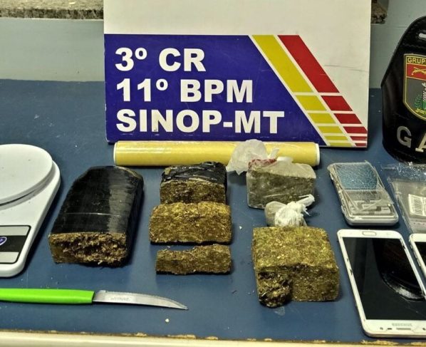 Casal foi preso com quantidade de maconha, na noite desta segunda-feira (03)  - Foto por: PMMT