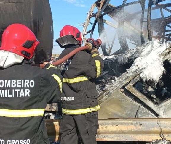 Acidente com três carretas e ônibus deixa 05 mortos e 11 feridos em Rondonópolis