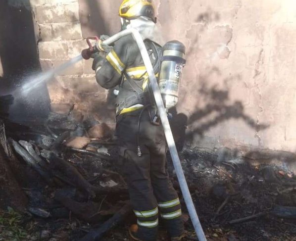 Incêndio em área de vegetação é combatido pelo Corpo de Bombeiros Militar