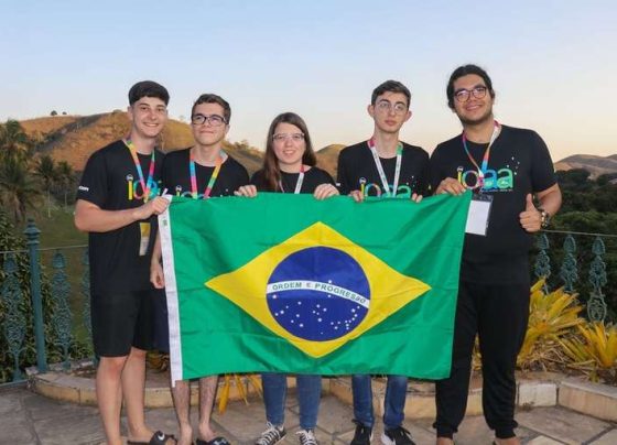 Brasil traz 5 medalhas da Olimpíada Internacional de Astronomia e Astrofísica - Equipe brasileira participantes da 17ª IOAA