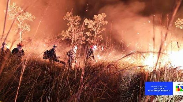 Governo convoca mais 150 bombeiros da Força Nacional para combater incêndios -