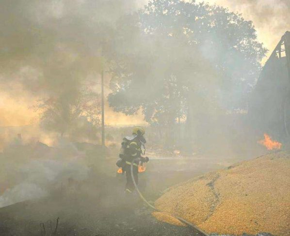 Incêndio em caminhão com milho gera susto em rodovia de Mato Grosso