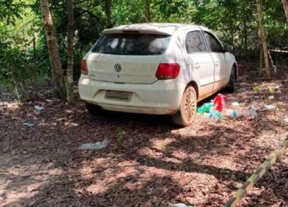 Homem foi achado morto no banco do passageiro de um VW Gol branco; Politec e Polícia Civil investigam o caso.