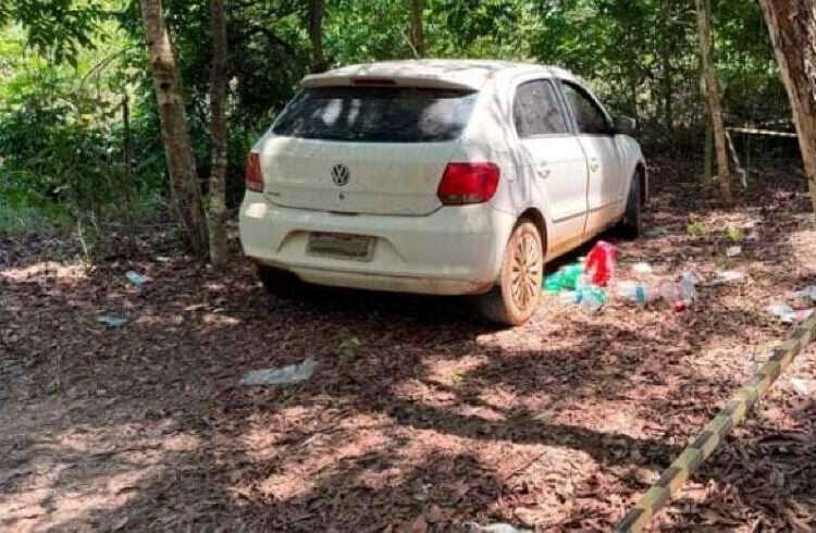 Homem foi achado morto no banco do passageiro de um VW Gol branco; Politec e Polícia Civil investigam o caso.