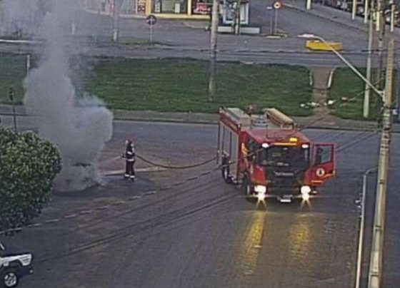 Bombeiros extinguem incêndio em veículo em Primavera do Leste