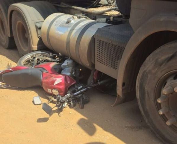 Casal fica ferido em colisão entre motocicleta e carreta em avenida de Sorriso (MT)