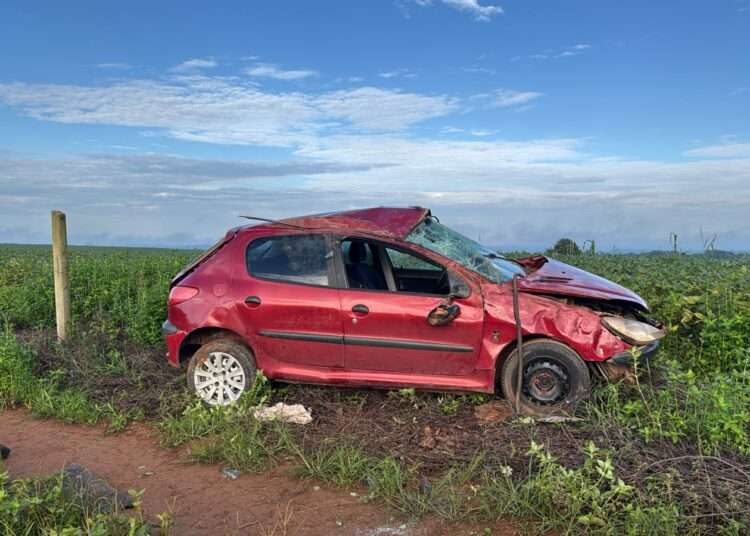 Acidente com capotamento na BR-163 deixa casal ferido em Sorriso