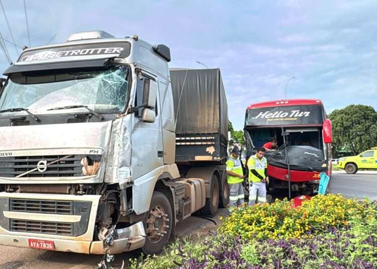 Colisão entre ônibus e carreta na BR-163 mobiliza equipes de resgate em Sorriso 