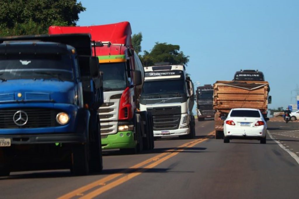 Programa Voucher Transportador vai capacitar profissionais para se tornarem para se tornarem motoristas de carga e ônibus