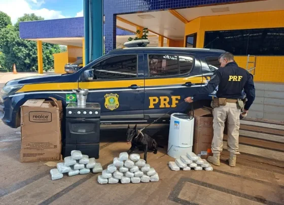 PRF apreende pasta base e maconha escondidas em eletrodomésticos em ônibus na BR-364