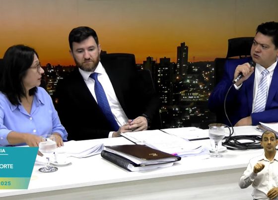 Diretor da Agereg, Rodrigo Koei Marques Inoye, à direita, sendo ouvido na CPI (Foto: Reprodução)