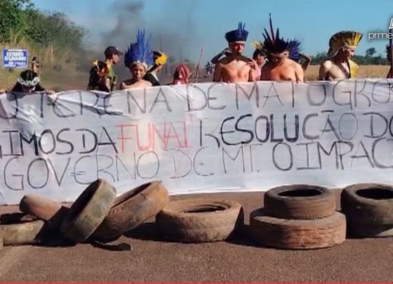 Bloqueio indigena na MT 322