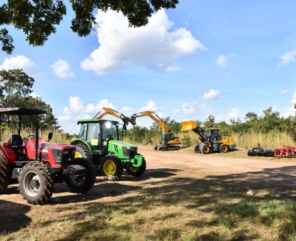 Mato Grosso recebe novas maquinas e equipamentos para fortalecer a agricultura e infraestrutura