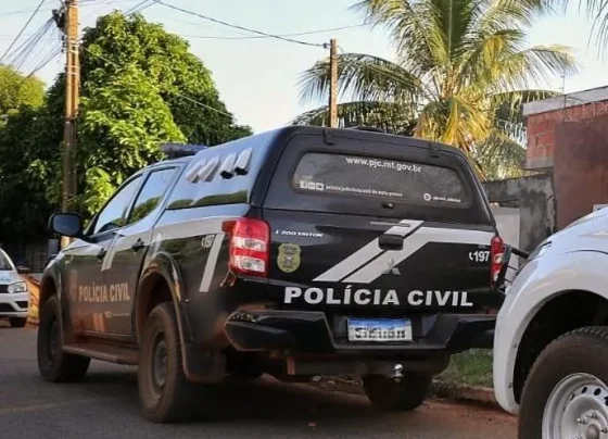 Motorista atropela motociclista duas vezes e invade açougue em Pontes e Lacerda