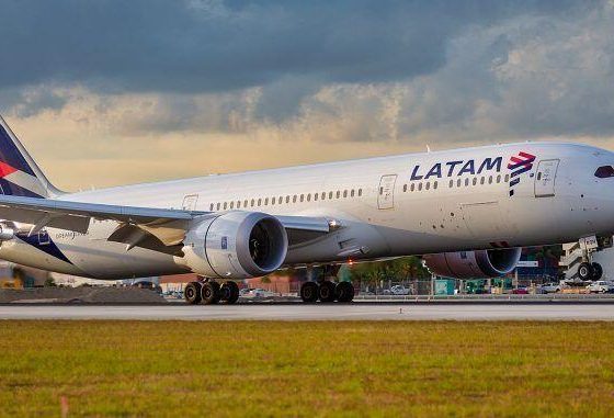 acoes da latam airlines reagem fortemente apos proposta inesperada de us 13 bilhao em financiamento