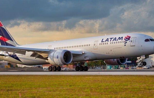 acoes da latam airlines reagem fortemente apos proposta inesperada de us 13 bilhao em financiamento