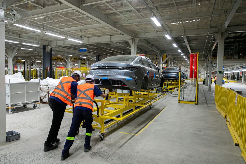 BYD inicia producao em Camacari e lanca carro hibrido plug in flex Divulgacao 3