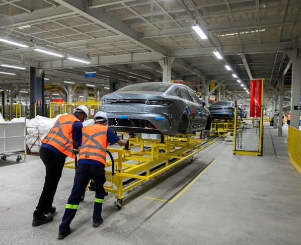 BYD inicia producao em Camacari e lanca carro hibrido plug in flex Divulgacao 3