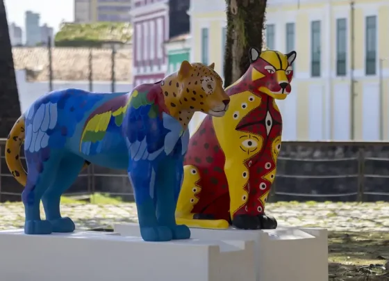 Belém recebe Jaguar Parade com estátuas de onças coloridas