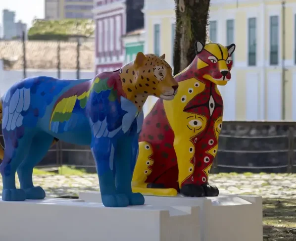 Belém recebe Jaguar Parade com estátuas de onças coloridas