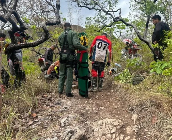 Ciopaer resgata piloto de motocross em Chapada dos Guimarães