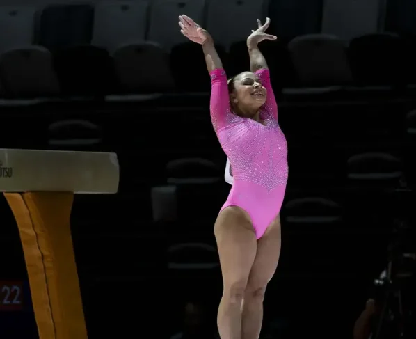 Ginástica: Brasil encerra Mundial sem medalhas após 4º lugar de Flávia Saraiva
