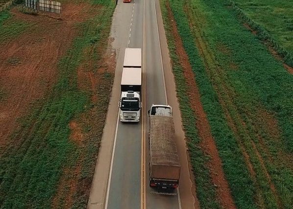 rodovia caminhoes
