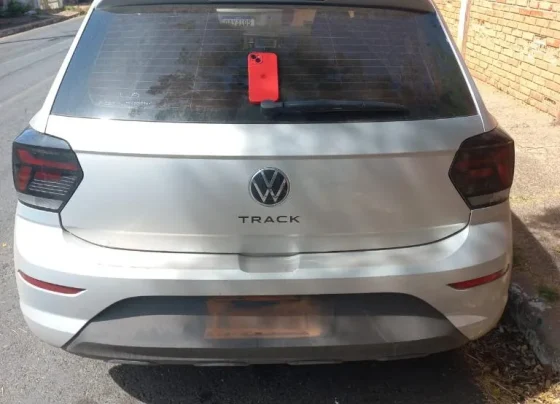 PM prende suspeito e recupera carro roubado em Cuiabá