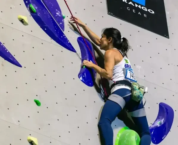 Paraescalada: Marina Dias conquista ouro na etapa de Laval da Copa do Mundo