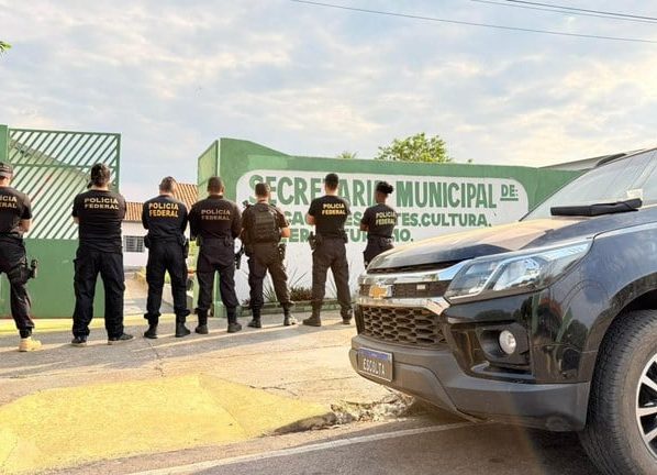Ação cumpriu mandados de busca e bloqueou bens de investigados por suspeita de desvio de R$ 1,1 milhão em recursos destinados à educação básica