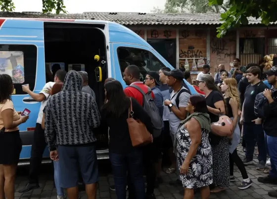 Tiroteio no Rio deixa 64 mortos e causa pânico entre moradores