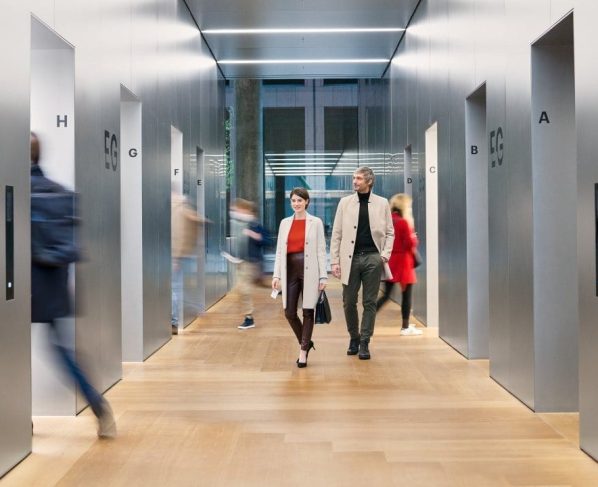 Novos modelos da Atlas Schindler oferecem interatividade e conectividade, uma evolução na experiência do usuário