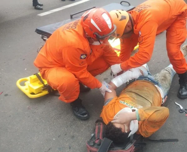 Bombeiros atendem acidente de trânsito em duas cidades