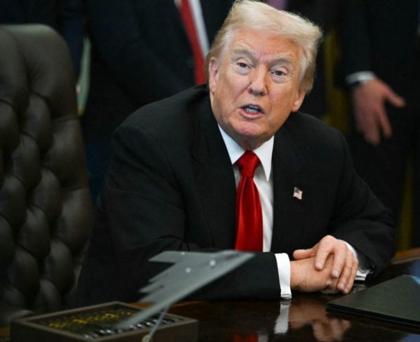 Trump ameaçou bloquear a construção caso não se mudasse o nome para Redskins, ofensivo para indígenas