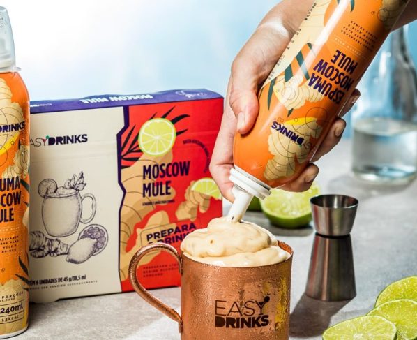 Kit para a elaboração de Moscow Mule, com a espuma de gengibre que se tornou o grande case de sucesso da empresa