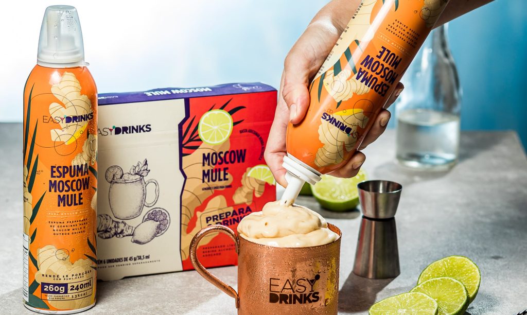 Kit para a elaboração de Moscow Mule, com a espuma de gengibre que se tornou o grande case de sucesso da empresa