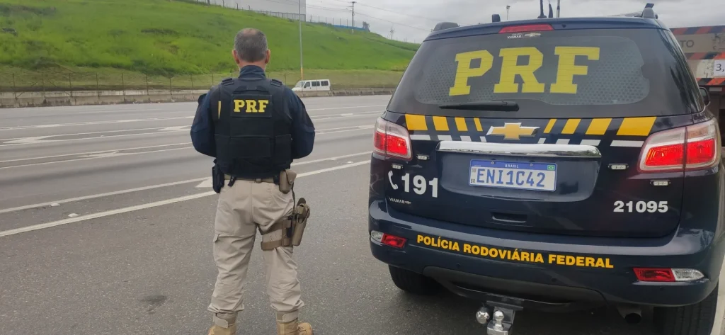 Homem é preso com 8 kg de maconha em ônibus na BR-364