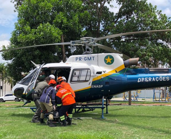 Trabalhador de 46 anos sofreu fratura exposta por esmagamento ao ficar com a perna presa em equipamento de silo; Águia 03 realizou o transporte aéreo até Sorriso