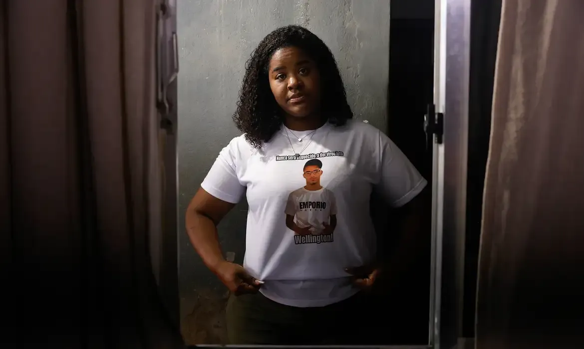 Mãe denuncia execução na operação e pede políticas para juventude