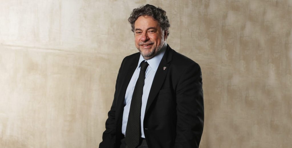 Julio Casares, presidente do São Paulo Futebol Clube: priorização do pilar financeiro via FIDC ao invés do futebol