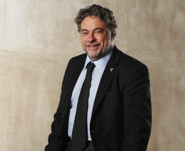Julio Casares, presidente do São Paulo Futebol Clube: priorização do pilar financeiro via FIDC ao invés do futebol