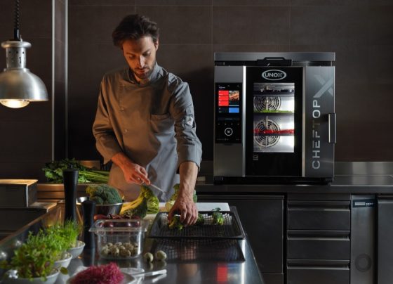 Forno com IA, modelo CheftopX, aprende a reconhecer os alimentos e faz chamadas com a assistência técnica