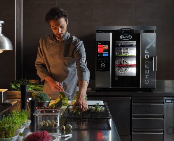 Forno com IA, modelo CheftopX, aprende a reconhecer os alimentos e faz chamadas com a assistência técnica