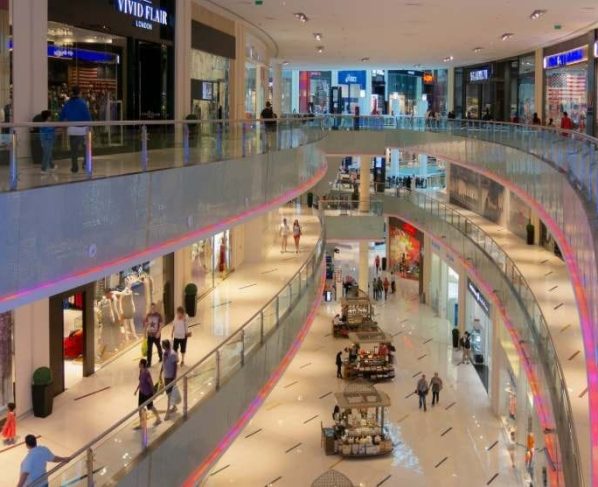 Lojas físicas em shoppings ou em centros comerciais de rua são responsáveis por mais de 80% das vendas do varejo