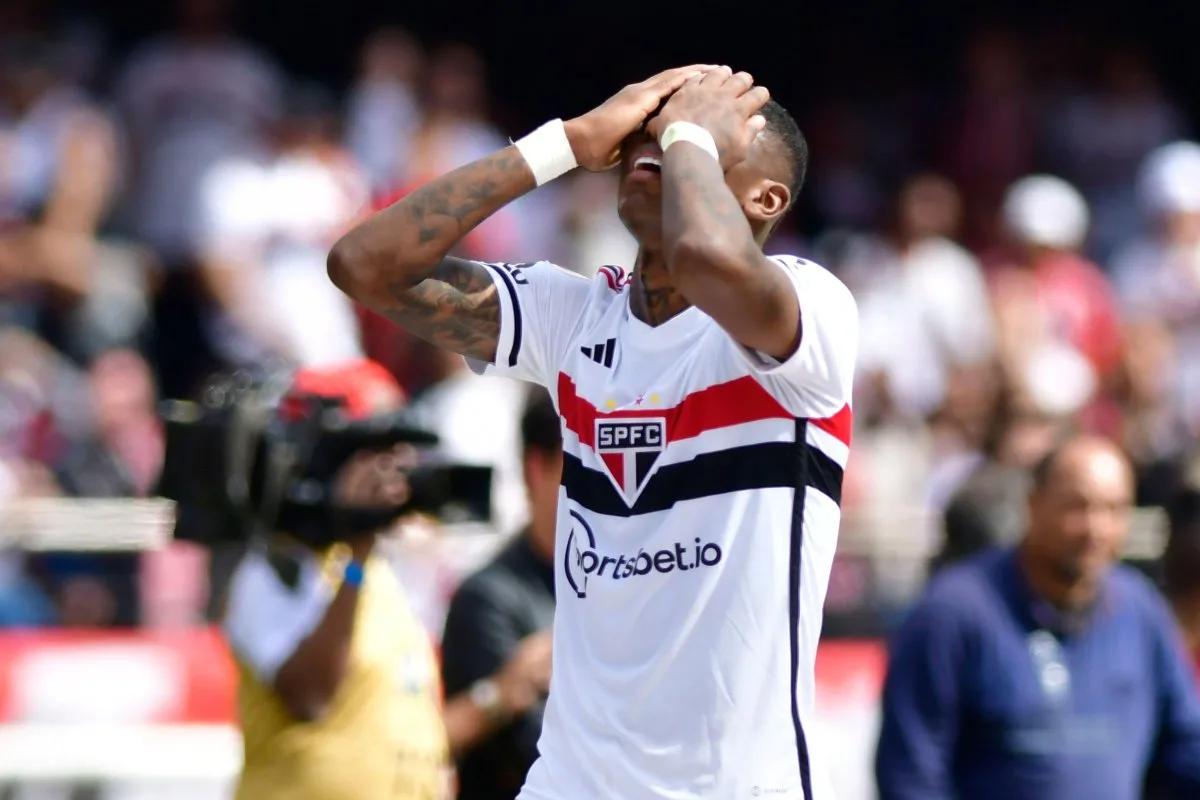 Arboleda tenta rescisão amigável com o São Paulo após saída polêmica