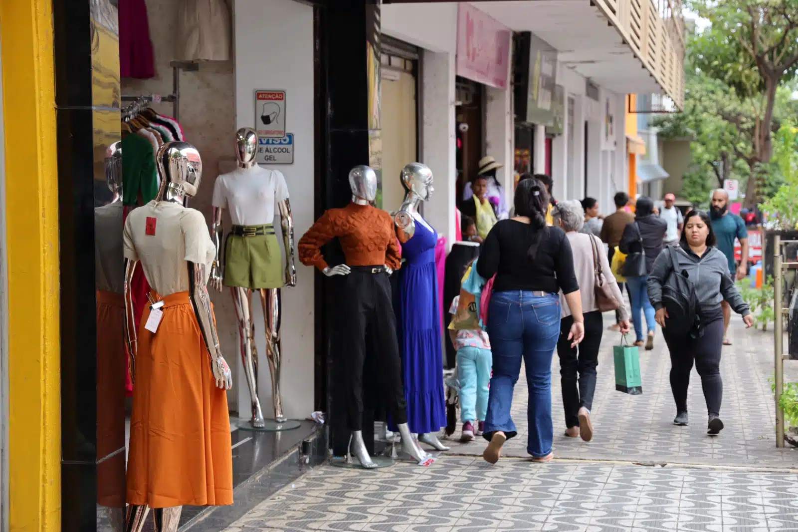 Comércio vive extremos: Setor abre ano com 9% de crescimento, mas inadimplência também galopa