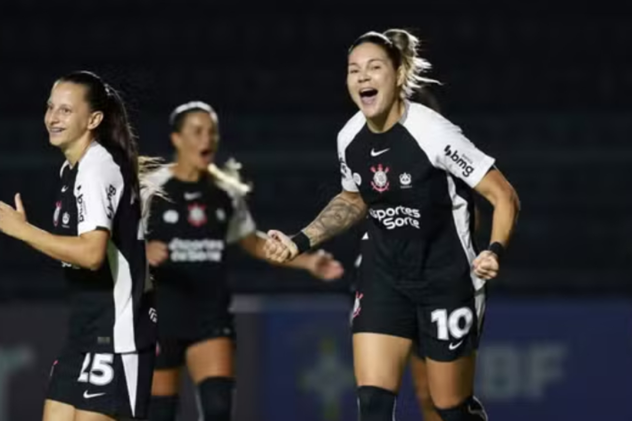 Corinthians atropela Bragantino e assume a liderança do Brasileirão Feminino