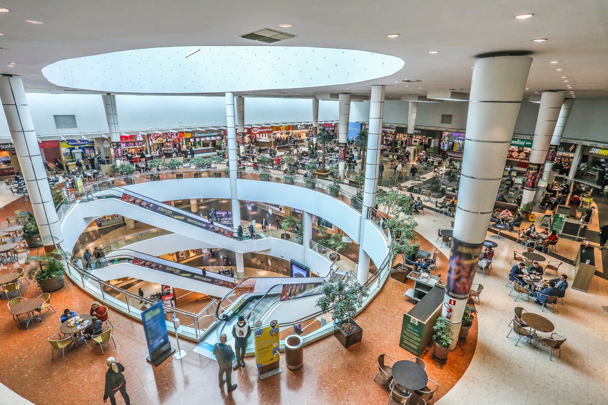 Escala 6×1 ameaça shoppings e acende alerta para demissões e perdas bilionárias